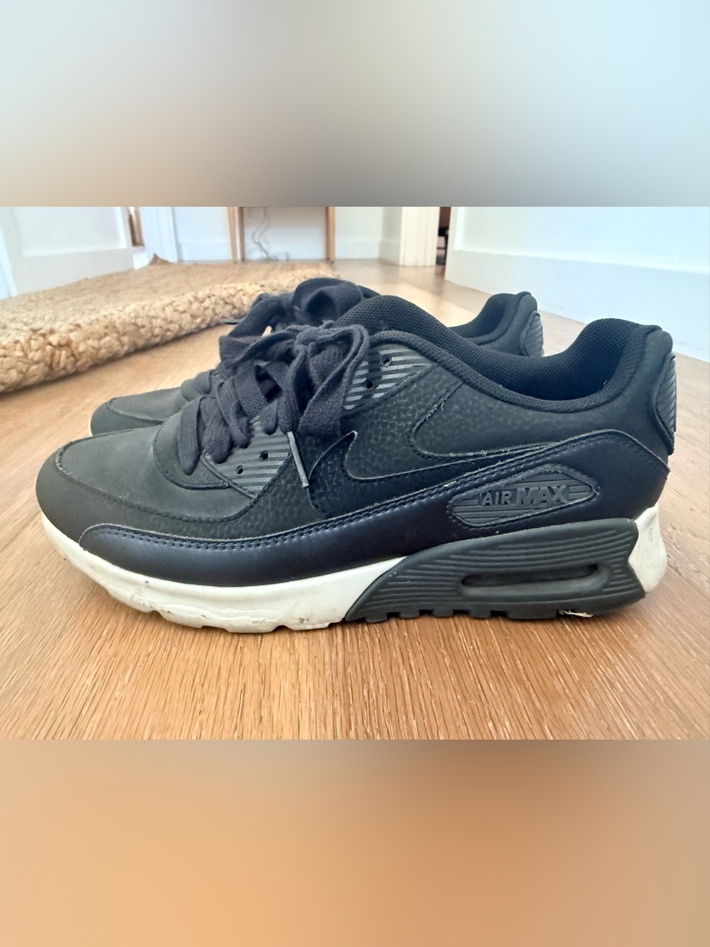 Nike Women's Black and White Air Max Low-Top Sneakers